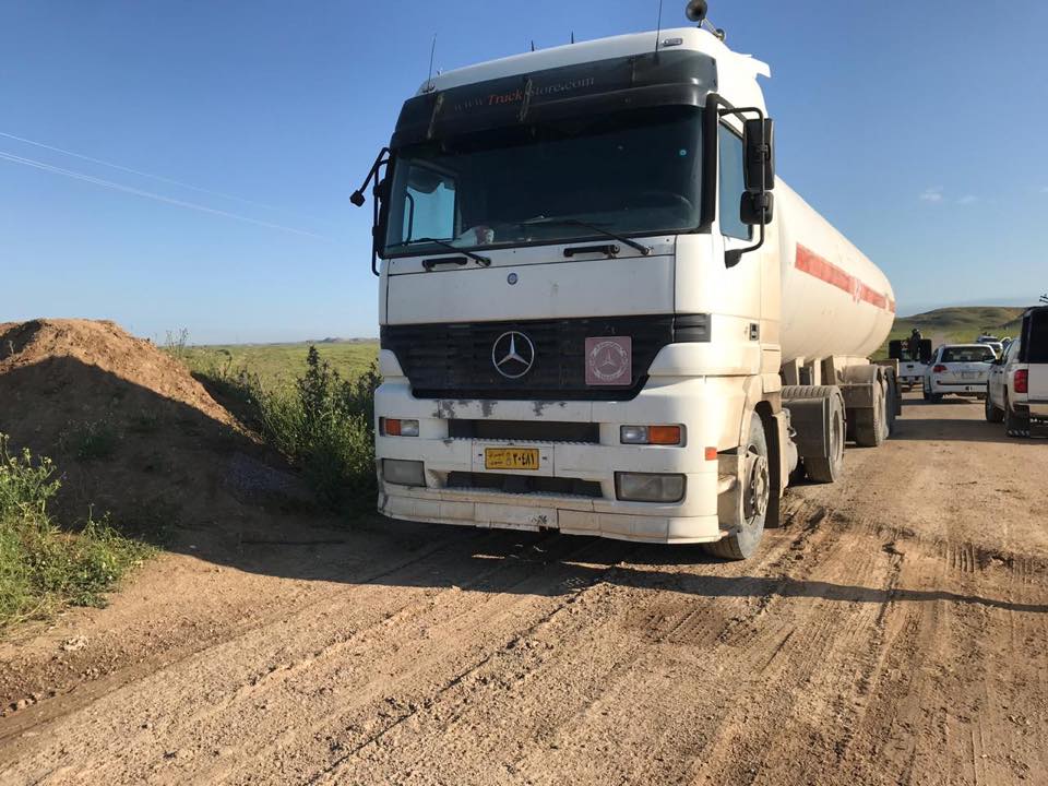 Police forces in Kirkuk confiscate two trucks in the site of an oil robbing, April 18, 2019. (Photo: Energy Police in Kirkuk)